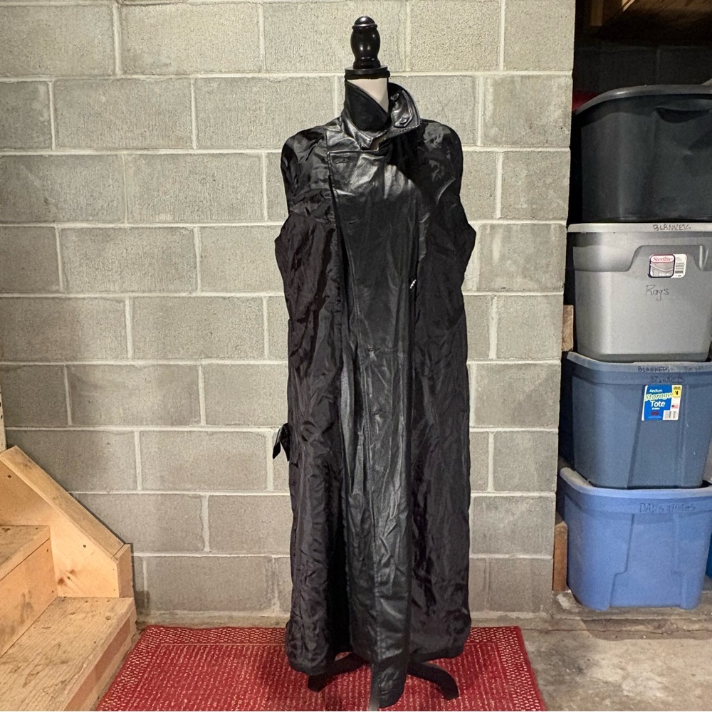 Urban Outfitters Clara faux leather trench coat. - Picture 10 of 14